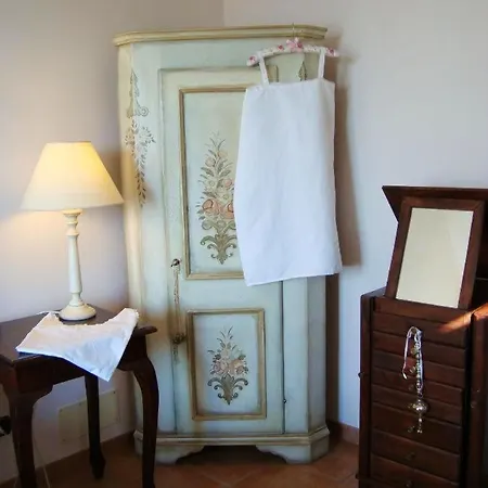 Charming House In With View, 200 M² Amelia