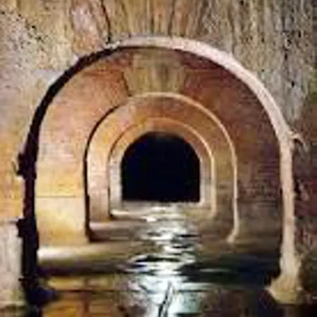 Charming House In With View, 200 M²