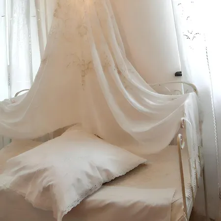 Charming House In With View, 200 M² * Amelia