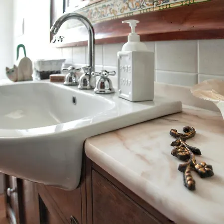 Сasa de vacaciones Charming House In With View, 200 M² Amelia