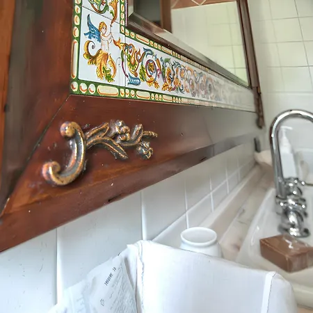 Charming House In With View, 200 M² Hébergement de vacances *