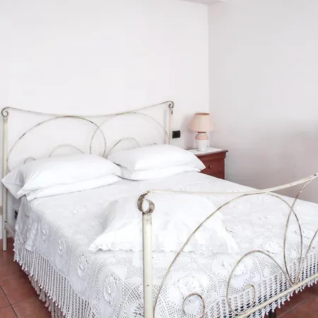 Semesterbostad Charming House In With View 200 M² Amelia