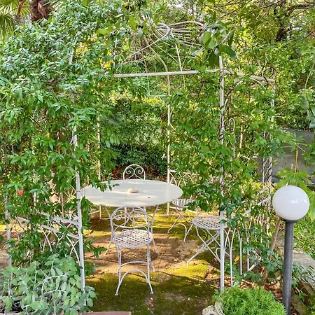 Charming House In With View 200 M² Amelia