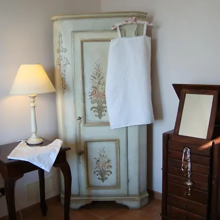 Charming House In With View, 200 M² * Amelia