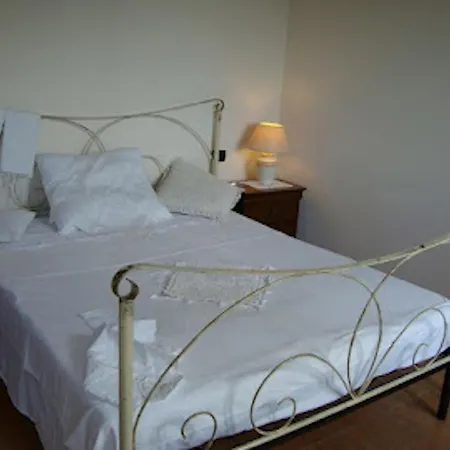 Charming House In With View, 200 M² * Amelia